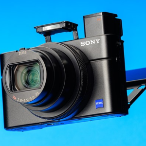 """DSC RX100 VII""